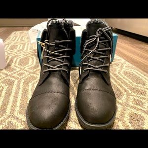 Women’s Hiking Boots